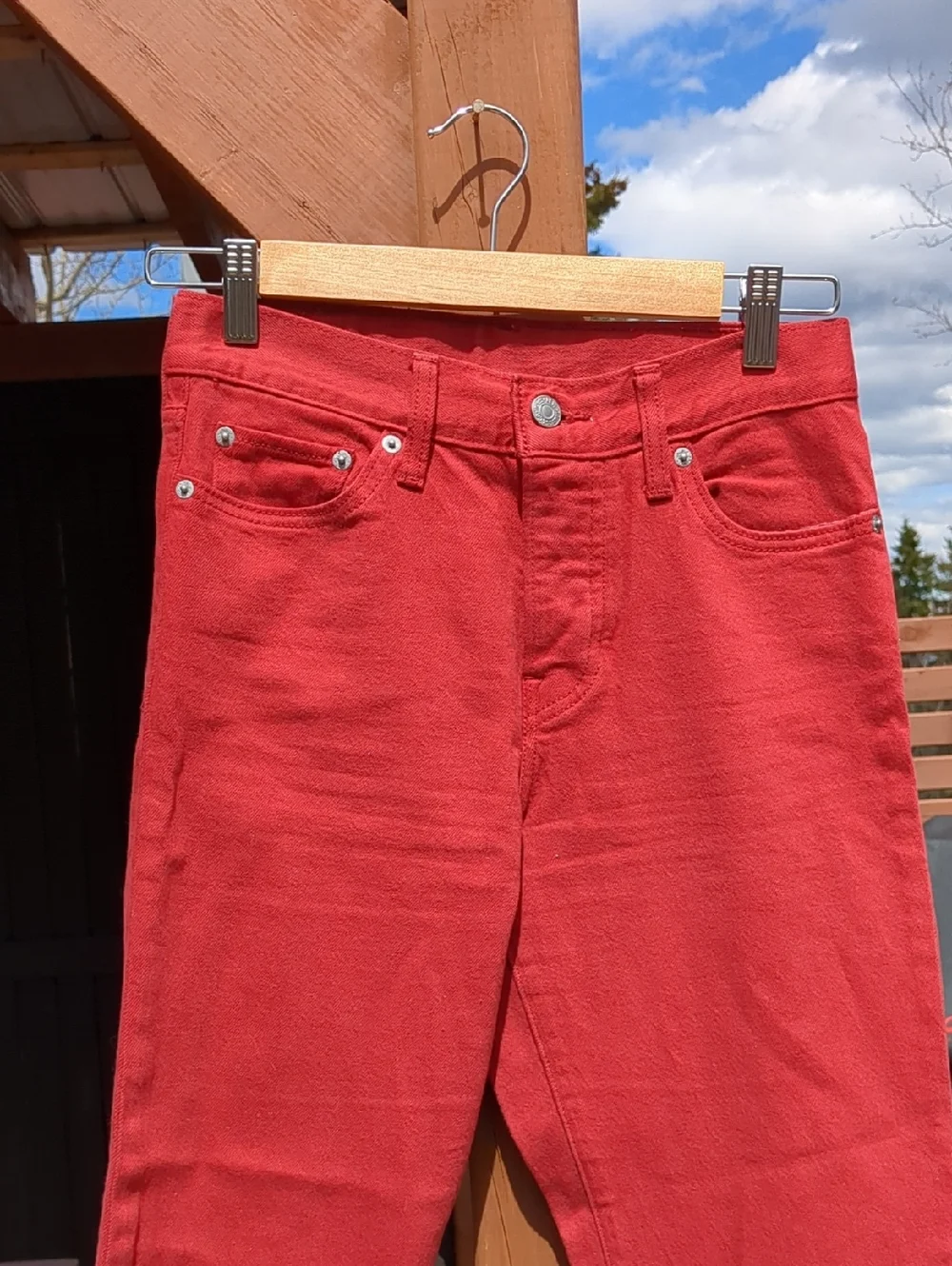 -LEVI'S- Red Women's Straight Jeans with Classic Back Pocket Size 26 - Picture 3 of 6